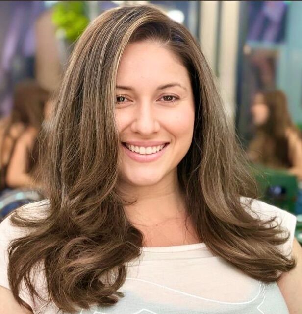 Elegância que não precisa de filtro. Mechas bem fininhas e discretas pra valorizar só o que interessa!

Gostou? Siga e acompanhe mais ✨

 Agende: (19) 99660.6737 Campinas SP

👸 Somos especialistas em loiros perfeitos. @studioheadsoficial @laurosoares

#loirochique #loironatural #cabeloiluminado #mechasfinas #blondeinspo