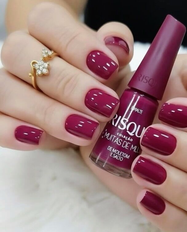 Quer fugir do vermelho, mas ainda quer uma cor elegante? ✨

O Moleton e Salto, da Risqué, é aquela escolha sofisticada e diferente na medida: discreto, moderno e fácil de combinar. 

@valerianailsdesigner3 
@mih_santosnails 

💅 Você usaria essa cor? Conta pra gente!

📲 Agende sua manicure pelo WhatsApp: (19) 99660-6737 ou pelo link da bio.

#StudioHeads #Risqué #MoletonESalto #Manicure #Esmaltação UnhasPerfeitas Campinas